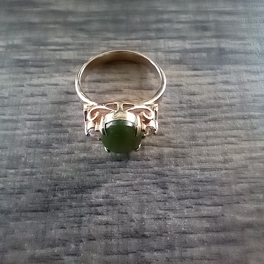 Vintage Avon Jadite Ring - Picture 2 of 6